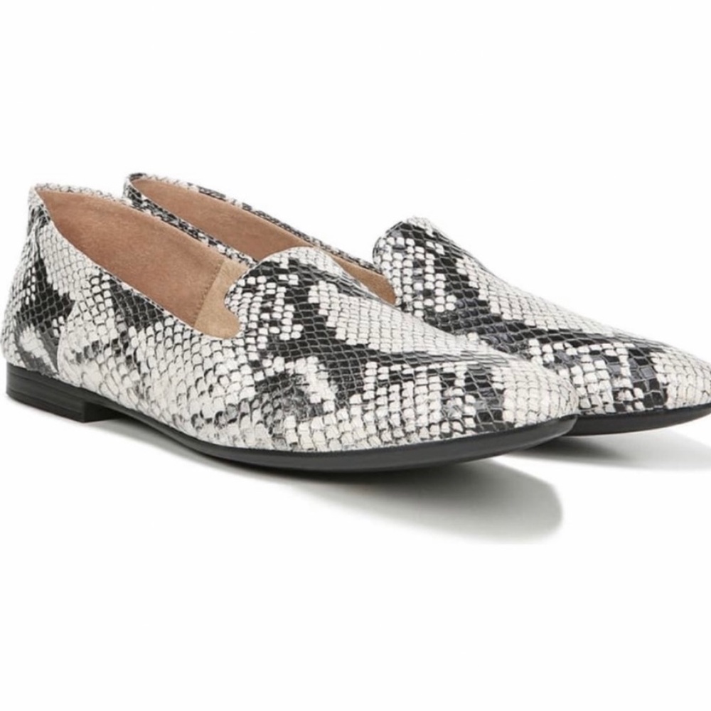 ❤️ Naturalizer Lorna Loafers Flats in Alabaster Snake Print Size 9